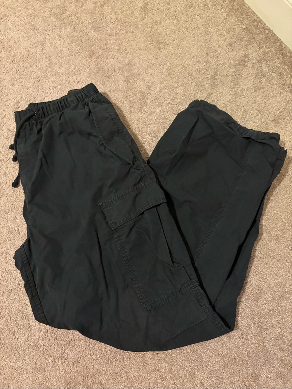🍁 TNA - Black Cargo Pants - Medium